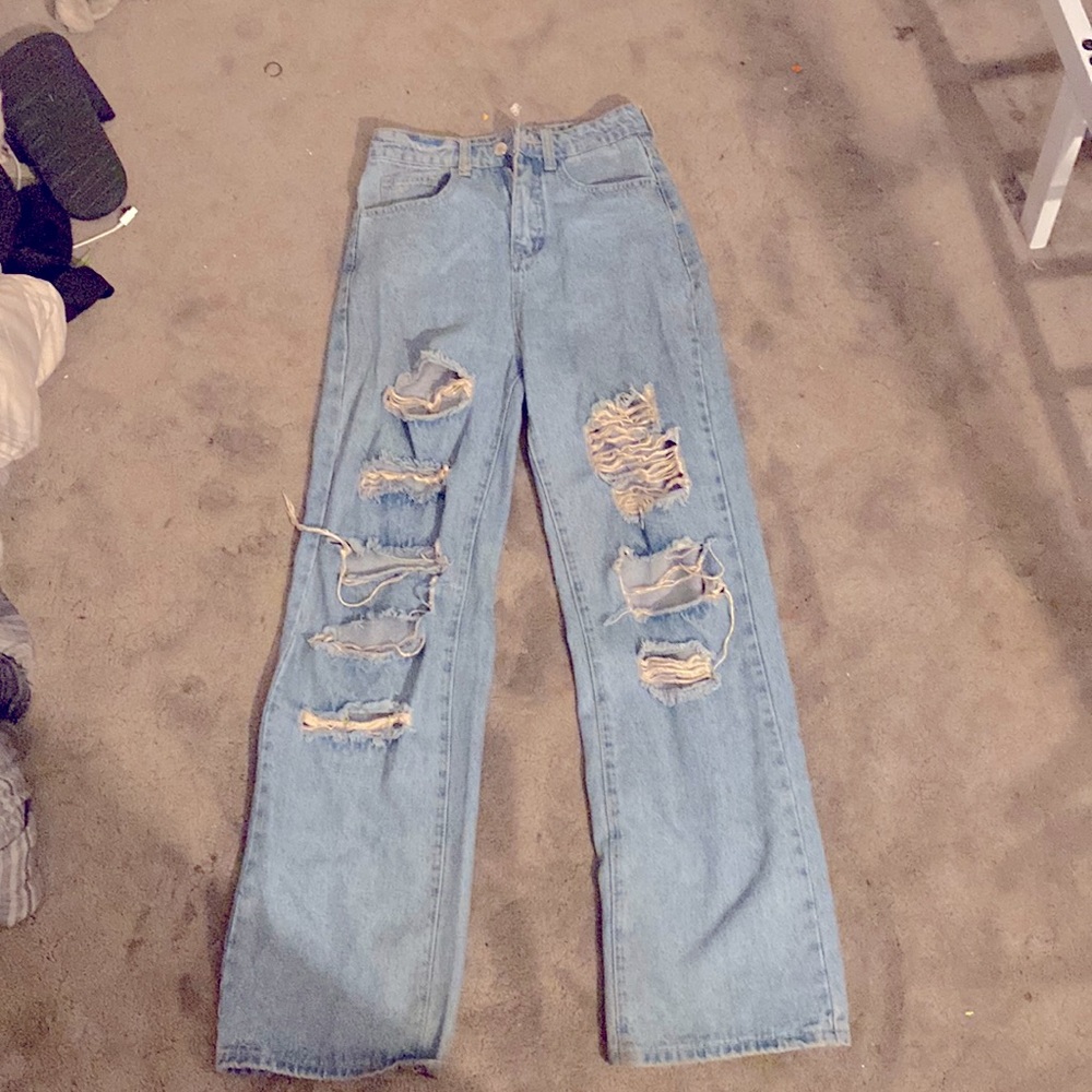 Ripped 90s Jeans